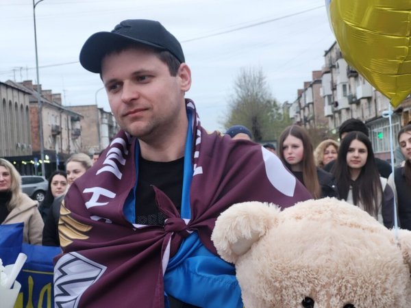 Ковель зустрів з полону військового Максима Муху Ковель зустрів з полону військового Максима Муху