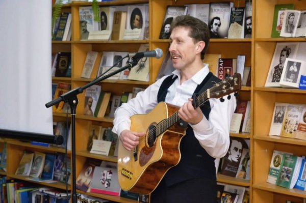 16 жовтня у Ковелі відбудеться зустріч з бійцем-добровольцем, волонтером, автором і виконавцем пісень, народжених в боях за Україну 16 жовтня у Ковелі відбудеться зустріч з бійцем-добровольцем, волонтером, автором і виконавцем пісень, народжених в боях за Україну