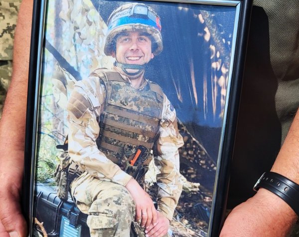 Ковельська громада попрощалася з полеглим захисником Дмитром Лисюком Ковельська громада попрощалася з полеглим захисником Дмитром Лисюком