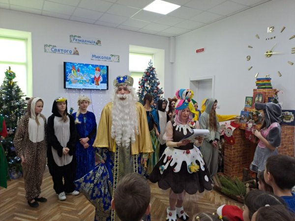 Зимові свята з турботою про дітей: ініціативи театру «10 ряд 10 місце» Зимові свята з турботою про дітей: ініціативи театру «10 ряд 10 місце»