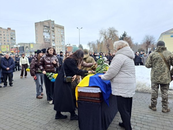 У Ковелі попрощалися з Героєм Ярославом Лукашуком У Ковелі попрощалися з Героєм Ярославом Лукашуком