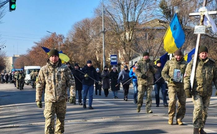 Довга дорога воїна додому: у Ковелі попрощались з Романом Ващуком, який понад рік вважався зниклим безвісти