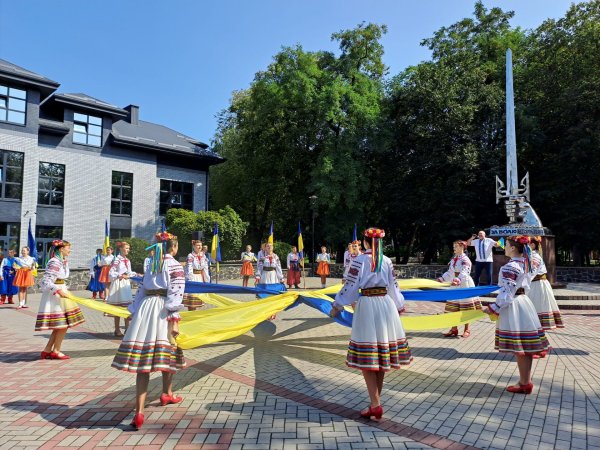 У Ковелі урочисто підняли Державний Прапор України