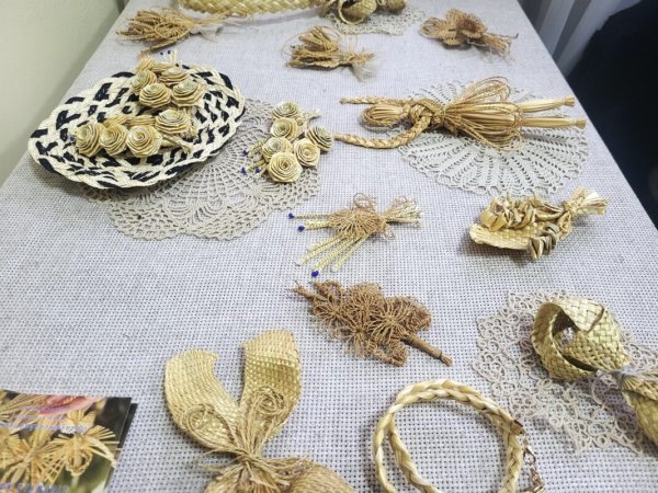 В історичному музеї відкрили персональну виставку солом’яних виробів майстрині Людмили Каменчук