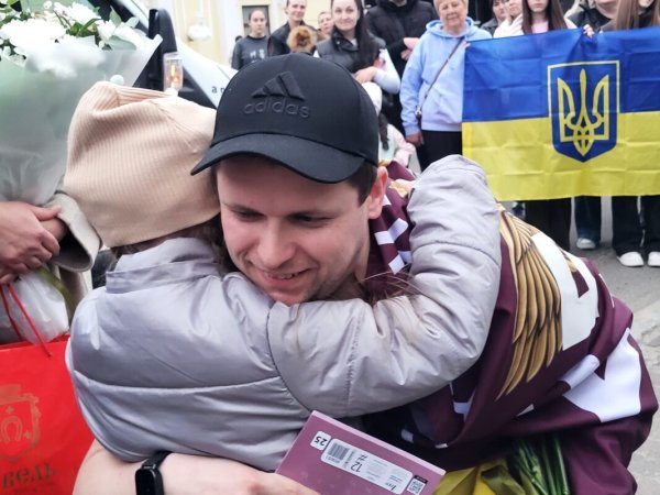 Ковель зустрів з полону військового Максима Муху Ковель зустрів з полону військового Максима Муху