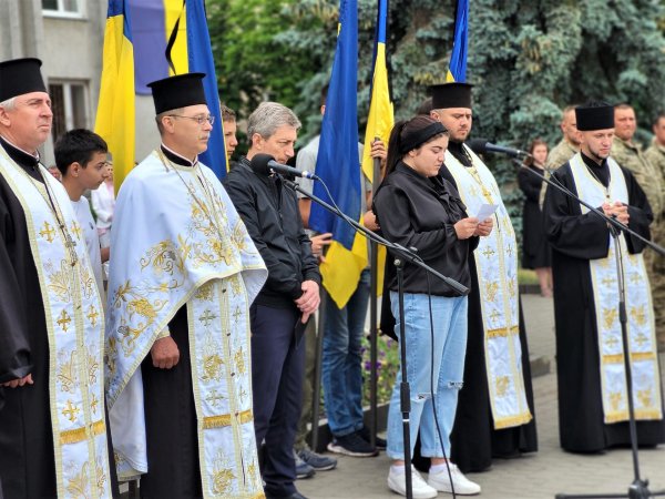 Небесне воїнство поповнилось ангелом у білій вишиванці: У Ковелі попрощались з загиблим Героєм Андрієм Михайленком