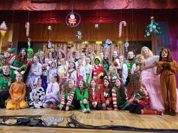 Нова вистава театру «10 ряд 10 місце» зібрала аншлаг в народному домі “Просвіта” Нова вистава театру «10 ряд 10 місце» зібрала аншлаг в народному домі “Просвіта”