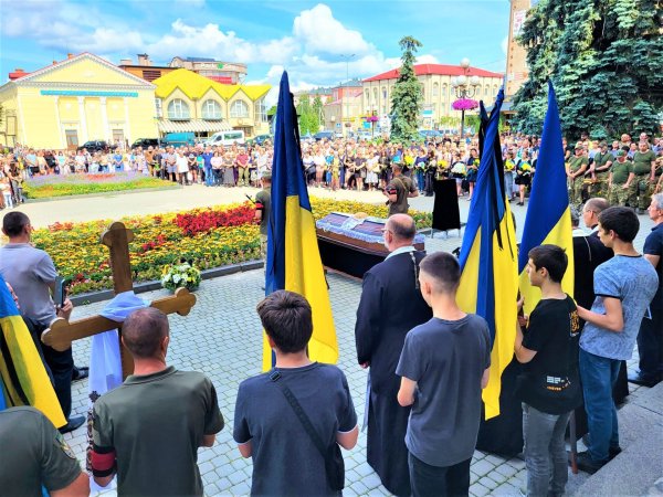 Ковельчани віддали останню шану Герою Юрію Корецькому Ковельчани віддали останню шану Герою Юрію Корецькому