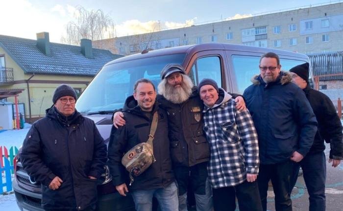 Партнери з німецького Вальсроде передали Ковелю два мікроавтобуси для потреб військових