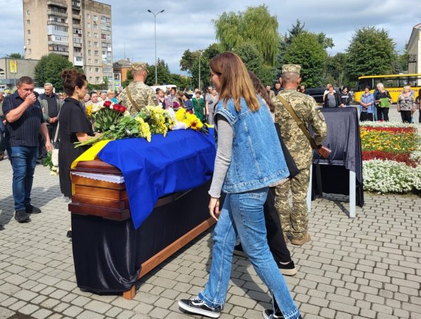 Ковельська громада попрощалася з Героєм Василем Тарасюком Ковельська громада попрощалася з Героєм Василем Тарасюком