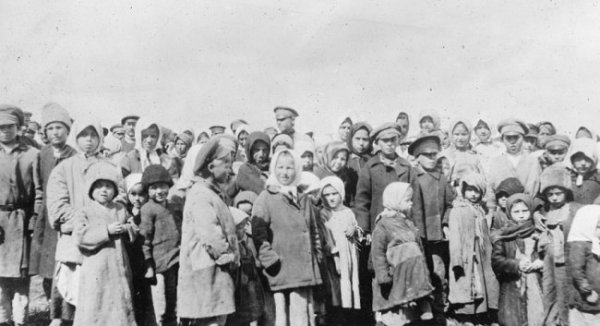 Ковельчани на світлинах фотографа Червоного Хреста США. 1919 рік Ковельчани на світлинах фотографа Червоного Хреста США. 1919 рік