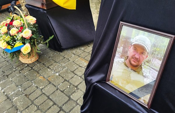 Ковель попрощався з полеглими Захисниками Миколою Сичем та Андрієм Вдовиченком Ковель попрощався з полеглими Захисниками Миколою Сичем та Андрієм Вдовиченком