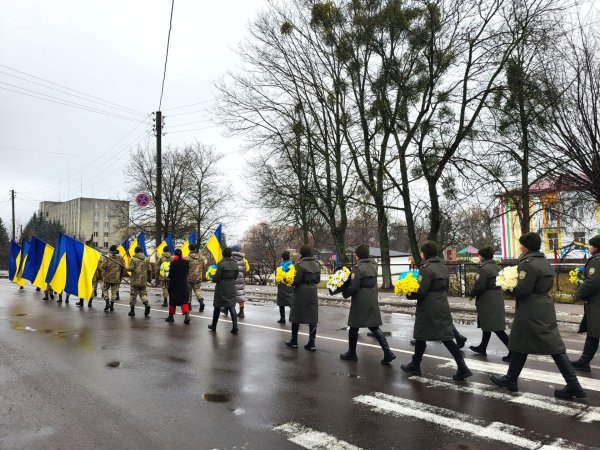 Обіцяв повернутись додому: ковельчани попрощались з Героєм Сергієм Оніщуком Обіцяв повернутись додому: ковельчани попрощались з Героєм Сергієм Оніщуком