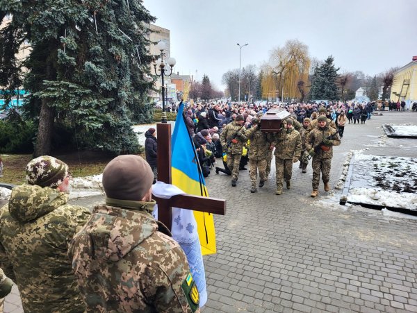 Обіцяв повернутись додому: ковельчани попрощались з Героєм Сергієм Оніщуком Обіцяв повернутись додому: ковельчани попрощались з Героєм Сергієм Оніщуком