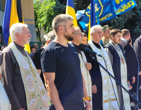 Ковельська громада попрощалася з полеглим захисником Дмитром Лисюком Ковельська громада попрощалася з полеглим захисником Дмитром Лисюком