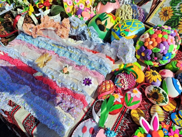 У Ковелі в парку Шевченка встановили Великодні композиції. Фото