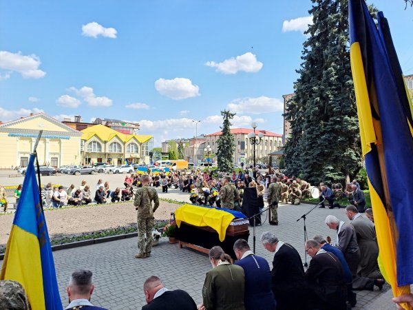 Сьогодні капітану Володимиру Котику мало б виповнитись 52 роки. Ковель попрощався зі своїм Героєм