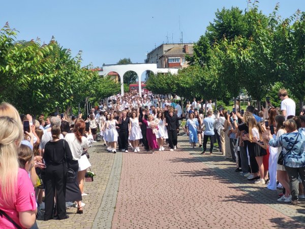 Третій фестиваль шкільного вальсу відбувся у Ковелі Третій фестиваль шкільного вальсу відбувся у Ковелі