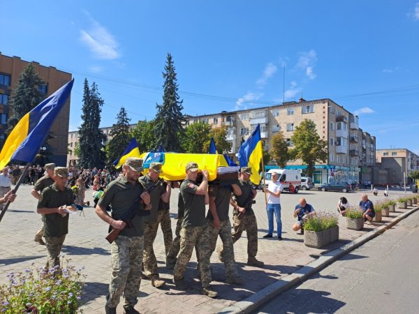 Ковельська громада попрощалася із захисником Ігорем Хомичем Ковельська громада попрощалася із захисником Ігорем Хомичем