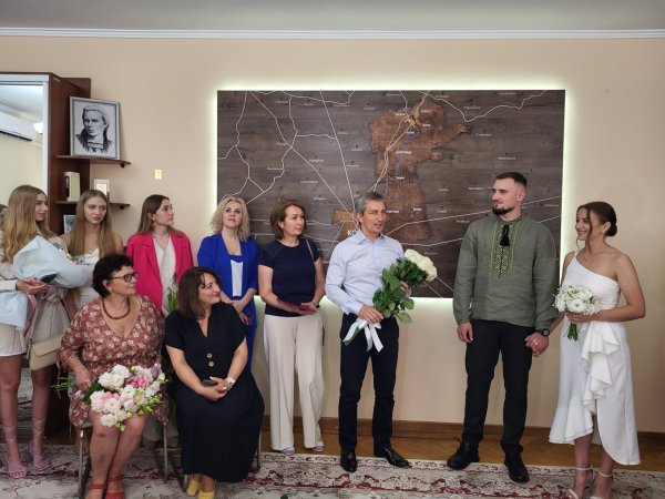 У ЦНАПі Ковеля військовий з коханою першими зареєстрували шлюб У ЦНАПі Ковеля військовий з коханою першими зареєстрували шлюб