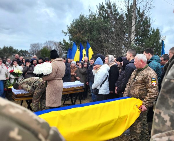 Його серце зупинилось: наша громада віддала останню шану Герою Михайлу Рудню Його серце зупинилось: наша громада віддала останню шану Герою Михайлу Рудню