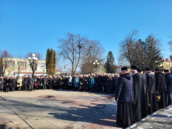 У третю річницю війни ковельчани вшанували пам’ять загиблих Героїв