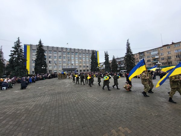 Обіцяв повернутись додому: ковельчани попрощались з Героєм Сергієм Оніщуком Обіцяв повернутись додому: ковельчани попрощались з Героєм Сергієм Оніщуком