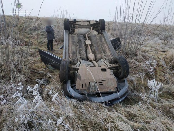 Три автомобілі у кюветі: наслідки туману, ожеледиці та поганої видимості ФОТО Три автомобілі у кюветі: наслідки туману, ожеледиці та поганої видимості ФОТО