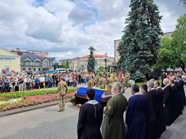 Ковельчани віддали останню шану Героєві Максимові Косюку