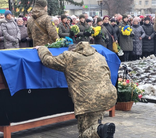 Обіцяв повернутись додому: ковельчани попрощались з Героєм Сергієм Оніщуком Обіцяв повернутись додому: ковельчани попрощались з Героєм Сергієм Оніщуком
