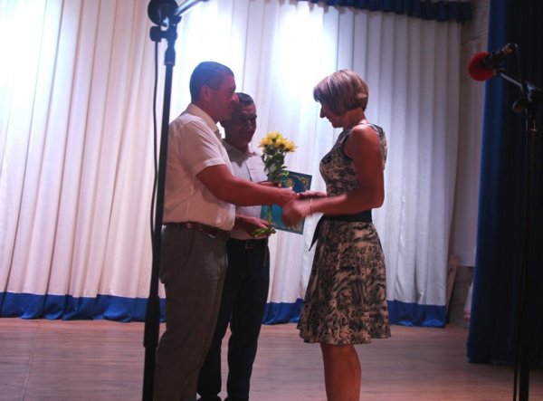 У Ковелі привітали з професійним святом державних службовців У Ковелі привітали з професійним святом державних службовців