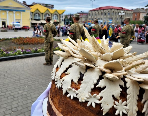 Небесне воїнство поповнилось ангелом у білій вишиванці: У Ковелі попрощались з загиблим Героєм Андрієм Михайленком