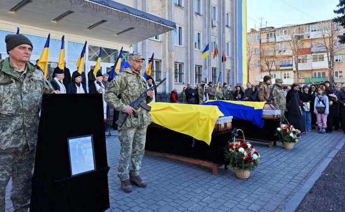 Ковельчани попрощались з воїнами Сергієм Левчуком та Михайлом Мончуком