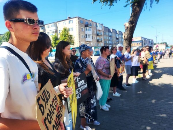 У Ковелі відбулася акція на підтримку військовополонених і в пам’ять про жертв теракту в Оленівці