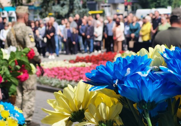 Довгий шлях до рідної землі: наша громада прощається з воїном Віктором Дорощуком, життя якого обірвалось у липні минулого року