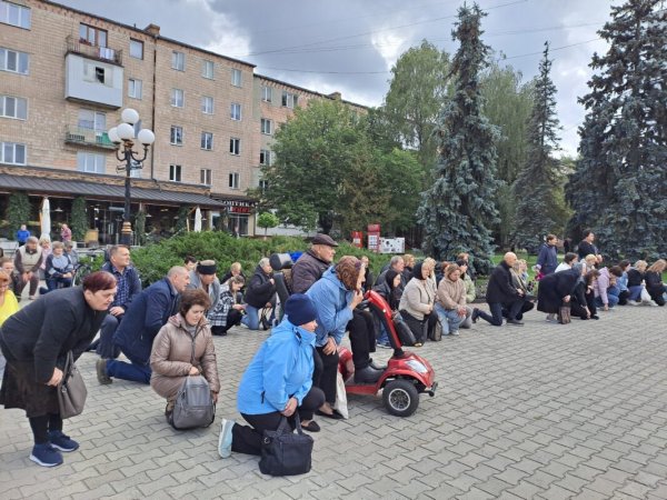 У Ковелі попрощалися з 33-річним морським піхотинцем Павлом Коломійчуком У Ковелі попрощалися з 33-річним морським піхотинцем Павлом Коломійчуком