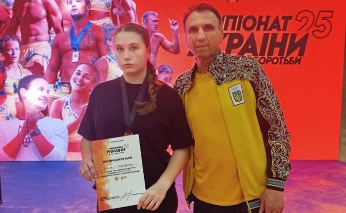 Вихованка ДЮСШ №1 ім. Петра Стуса Катерина Лошик вдало виступила на чемпіонаті України з пляжної боротьби