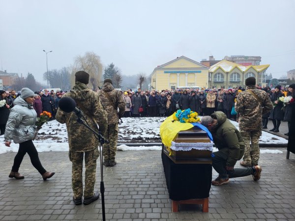 Ковель попрощався з Героєм Романом Кондратюком, який з липня вважався безвісти зниклим Ковель попрощався з Героєм Романом Кондратюком, який з липня вважався безвісти зниклим
