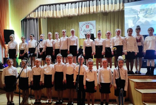 Бережемо традиції та донатимо на ЗСУ: у школі мистецтв відбувся «Різдвяний вечір премʼєр»