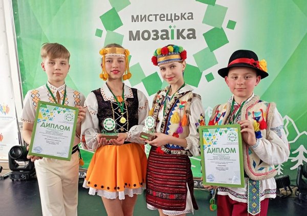 Ансамбль танцю “Барвінок” вдало виступив на фестивалі в Буковелі Ансамбль танцю “Барвінок” вдало виступив на фестивалі в Буковелі