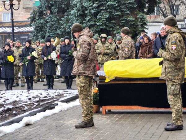 Ковель попрощався з Героєм Романом Кондратюком, який з липня вважався безвісти зниклим Ковель попрощався з Героєм Романом Кондратюком, який з липня вважався безвісти зниклим