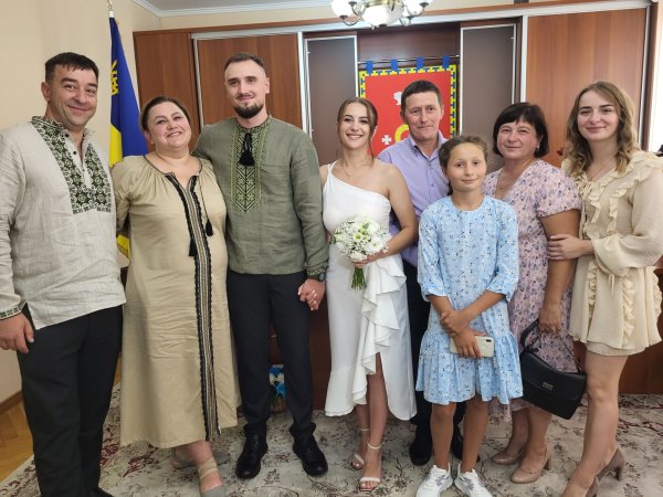 У ЦНАПі Ковеля військовий з коханою першими зареєстрували шлюб У ЦНАПі Ковеля військовий з коханою першими зареєстрували шлюб