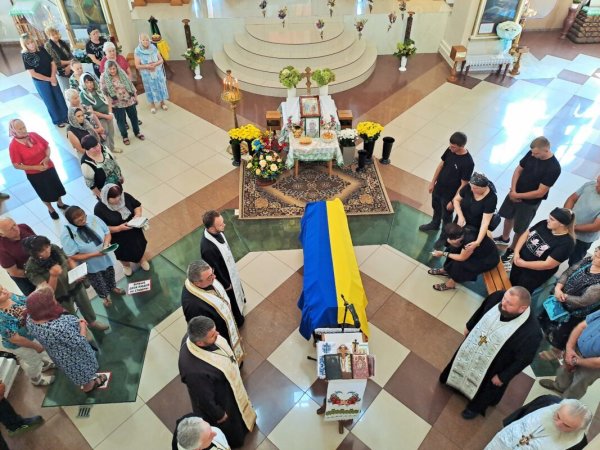 У Ковелі попрощалися із Захисником України Богданом Никонюком У Ковелі попрощалися із Захисником України Богданом Никонюком