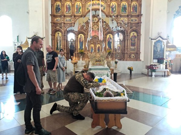 Ковельська громада попрощалася із Захисником України Валентином Колочуном