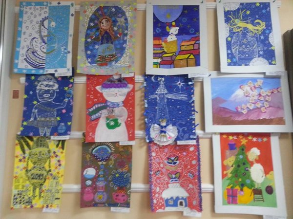 У Ковельському ЦНАПі нова експозиція дитячих малюнків