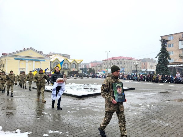 Ковель попрощався з Героєм Романом Кондратюком, який з липня вважався безвісти зниклим Ковель попрощався з Героєм Романом Кондратюком, який з липня вважався безвісти зниклим