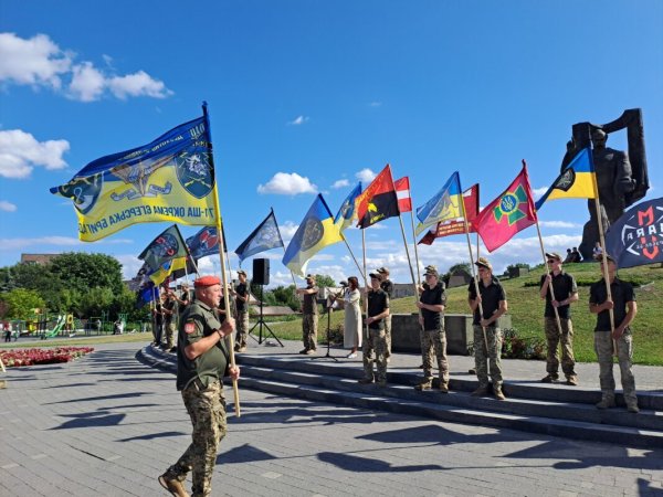 У Ковелі пройшла хода з прапорами бойових підрозділів У Ковелі пройшла хода з прапорами бойових підрозділів