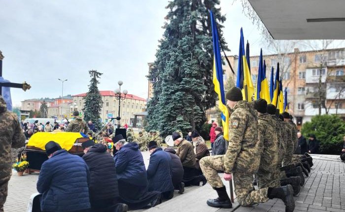 Прощавай, «Батя»: у Ковелі віддали останню шану воїну, захиснику, Герою Володимиру Крисюку