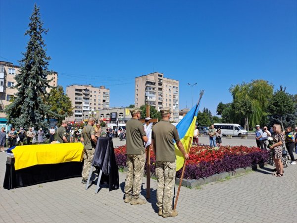 Ковельська громада попрощалася із Захисником Олександром Резванюком Ковельська громада попрощалася із Захисником Олександром Резванюком