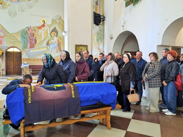 У Ковелі попрощалися із 45-річним Захисником України Дмитром Бештою У Ковелі попрощалися із 45-річним Захисником України Дмитром Бештою